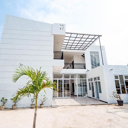 Oyo 1611 Four D'Home Surakarta  Экстерьер фото