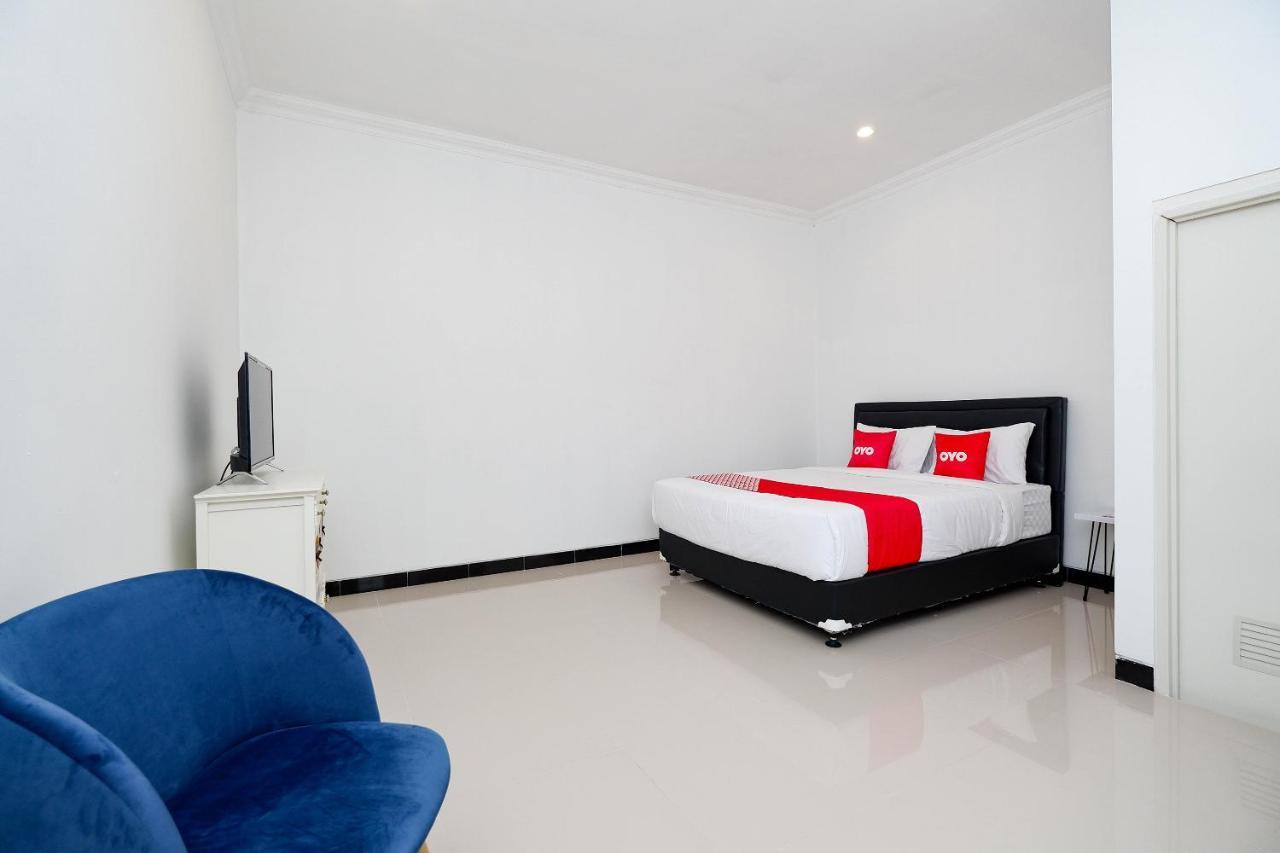 Oyo 1611 Four D'Home Surakarta  Экстерьер фото