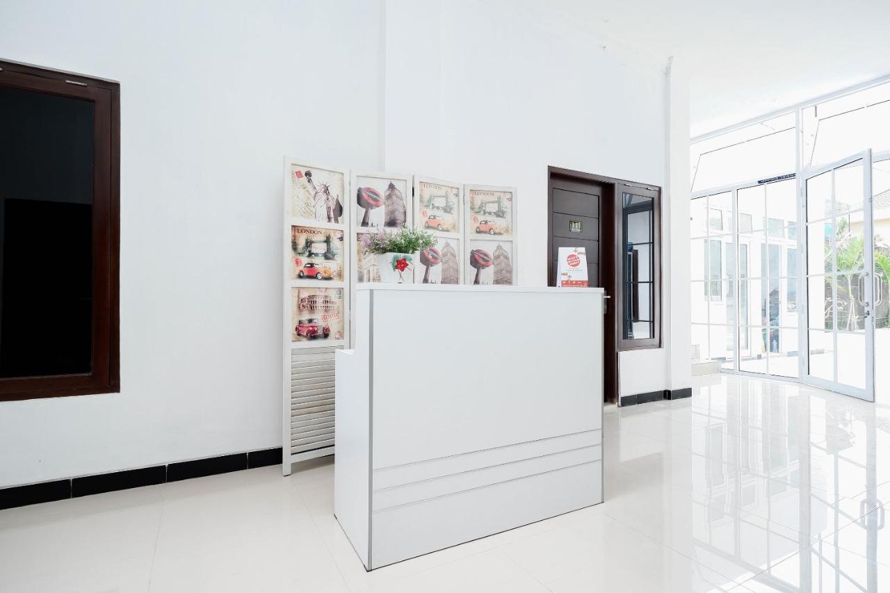 Oyo 1611 Four D'Home Surakarta  Экстерьер фото