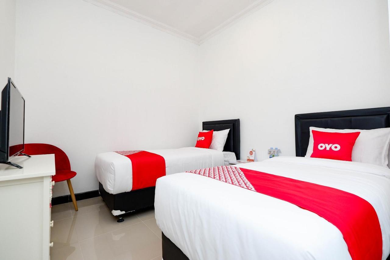 Oyo 1611 Four D'Home Surakarta  Экстерьер фото