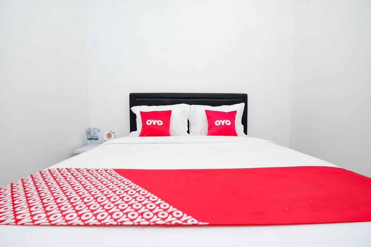 Oyo 1611 Four D'Home Surakarta  Экстерьер фото