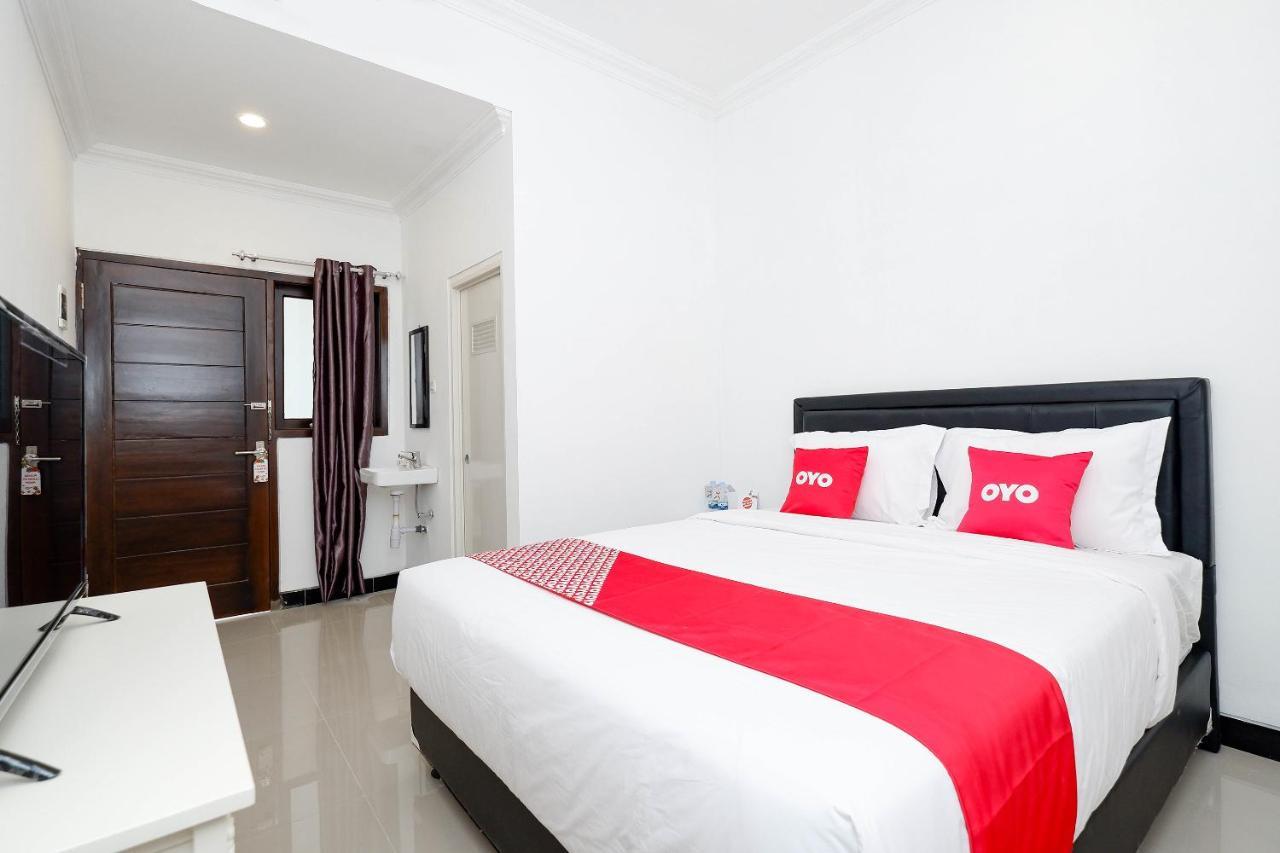 Oyo 1611 Four D'Home Surakarta  Экстерьер фото