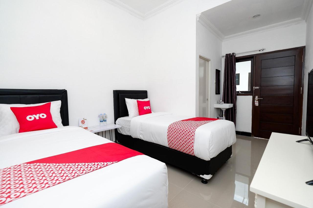 Oyo 1611 Four D'Home Surakarta  Экстерьер фото