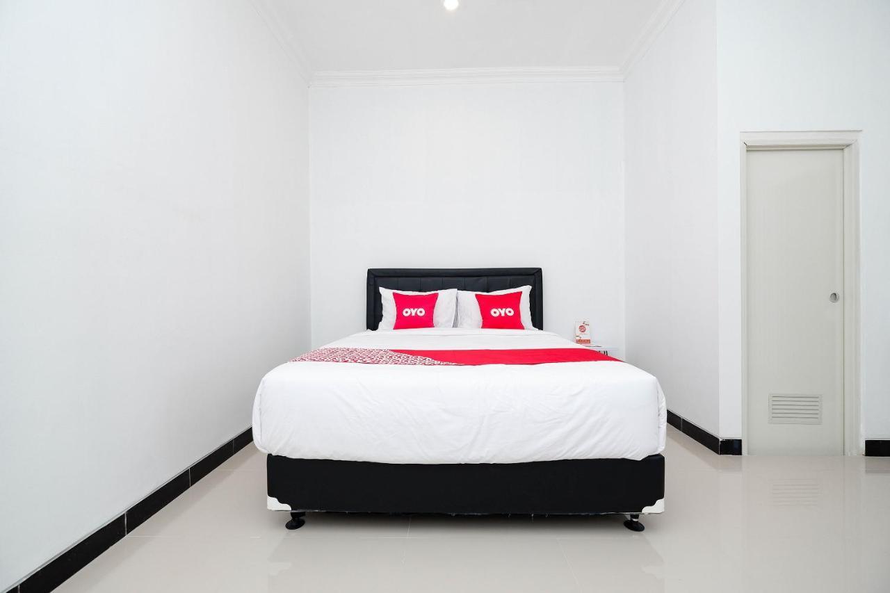 Oyo 1611 Four D'Home Surakarta  Экстерьер фото