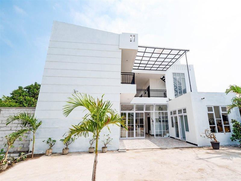 Oyo 1611 Four D'Home Surakarta  Экстерьер фото