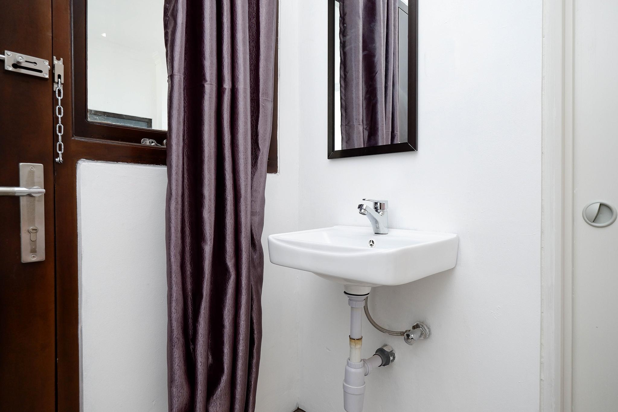 Oyo 1611 Four D'Home Surakarta  Экстерьер фото