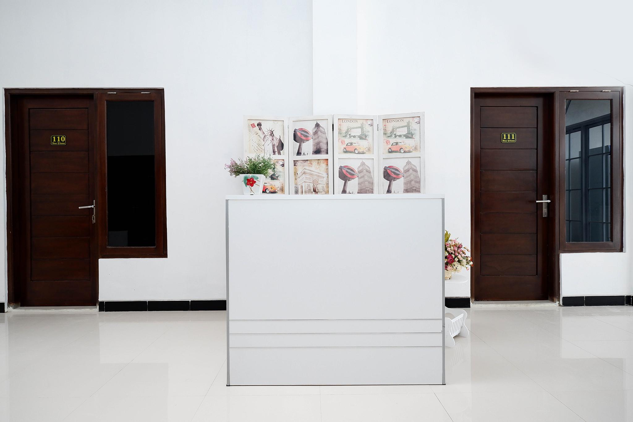 Oyo 1611 Four D'Home Surakarta  Экстерьер фото