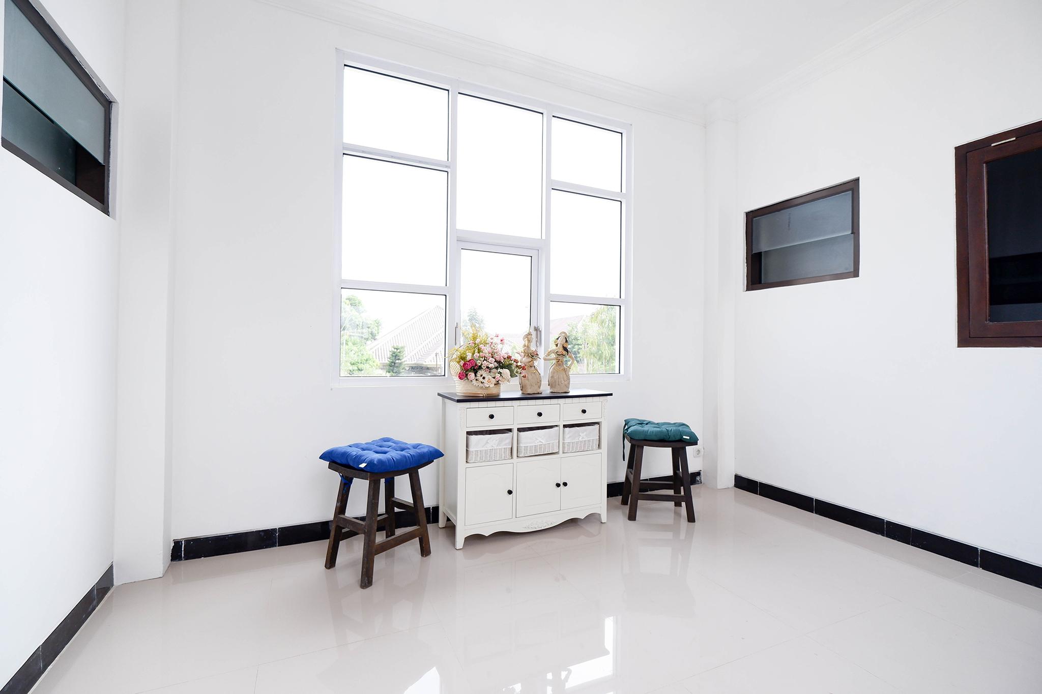 Oyo 1611 Four D'Home Surakarta  Экстерьер фото