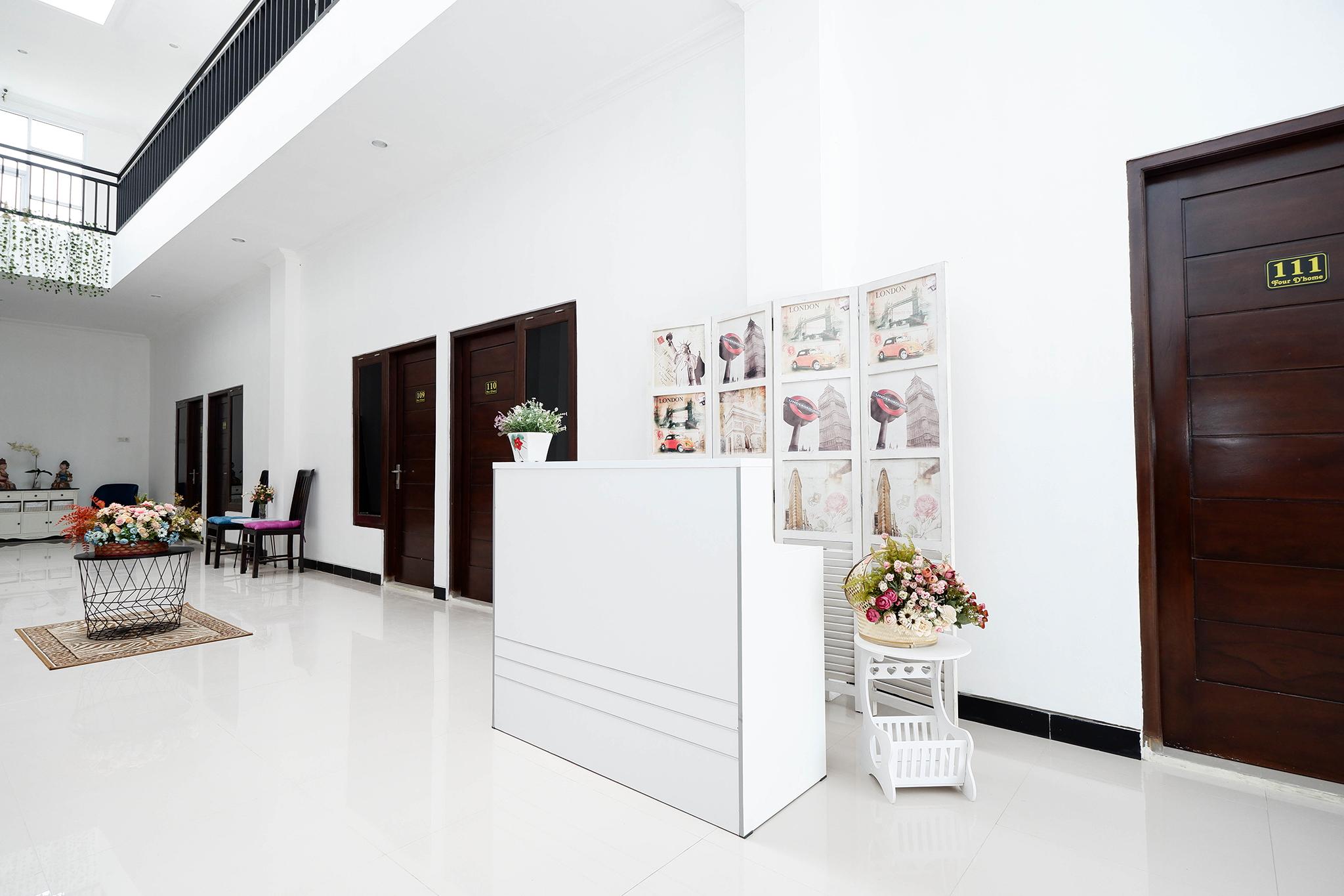 Oyo 1611 Four D'Home Surakarta  Экстерьер фото