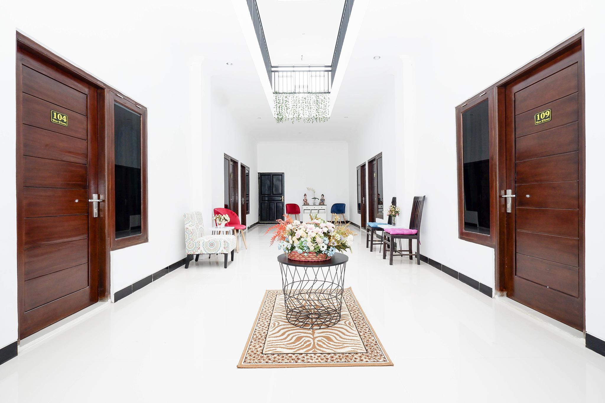Oyo 1611 Four D'Home Surakarta  Экстерьер фото