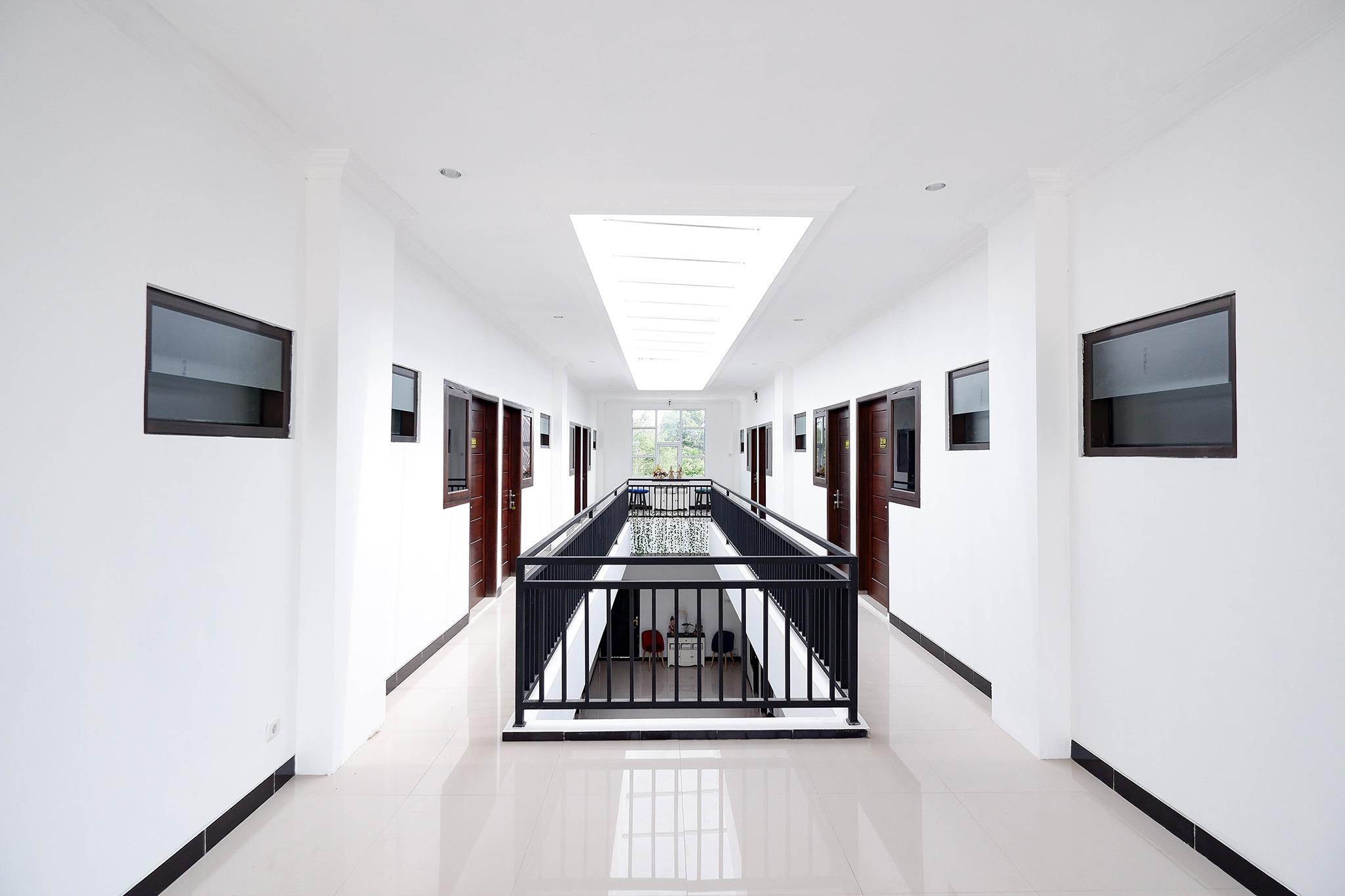 Oyo 1611 Four D'Home Surakarta  Экстерьер фото